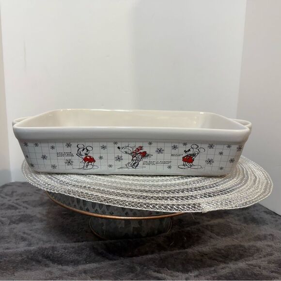 Disney Mickey Minnie Mouse Holiday Sketchbook Casserole/Baking/Serving Dish NWT - Picture 5 of 10